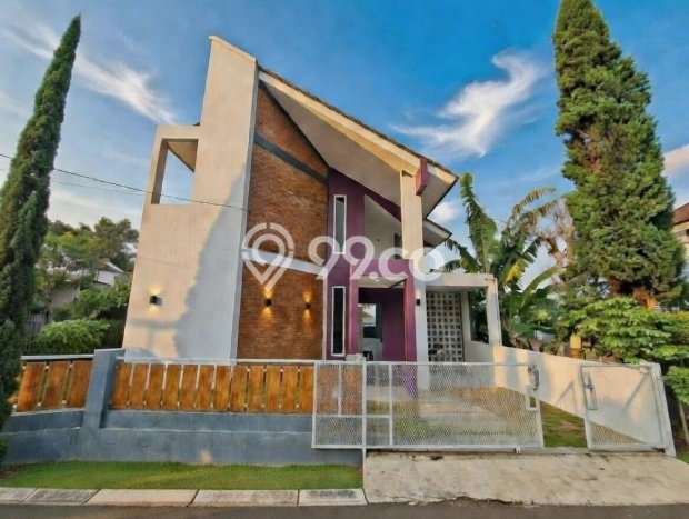 Jual Rumah Favorit Siap Huni LB 187m2 di Mandalajati, Bandung Jual Rumah Favorit Siap Huni LB 187m2 di Mandalajati, Bandung