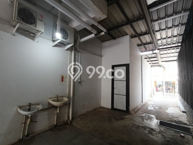 Ruko Dijual di Batam LT 117m2 & LB 370m2 Lokasi Terbaik! Ruko Dijual di Batam LT 117m2 & LB 370m2 Lokasi Terbaik!