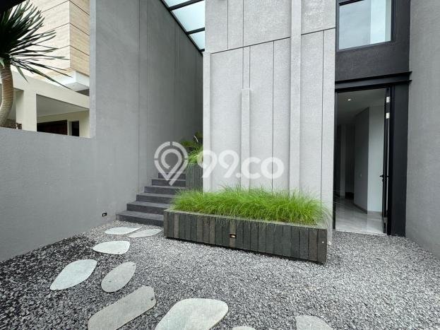 Rumah Elit LB 750m2 Siap Pakai Desain Elegan di Citraland, Surabaya Rumah Elit LB 750m2 Siap Pakai Desain Elegan di Citraland, Surabaya