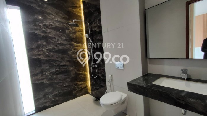 Rumah Mewah LB 140m2 Siap Pakai Desain Elegan di Setra Duta, Bandung Rumah Mewah LB 140m2 Siap Pakai Desain Elegan di Setra Duta, Bandung