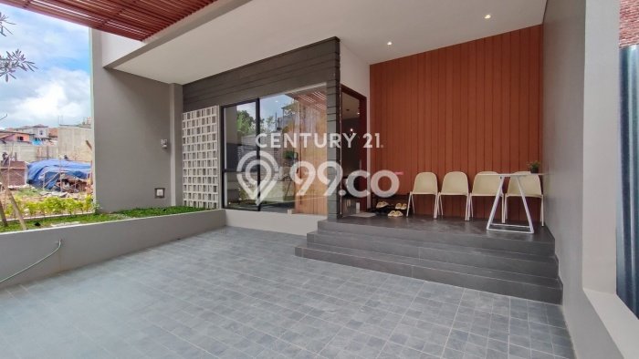 Rumah Mewah LB 140m2 Siap Pakai Desain Elegan di Setra Duta, Bandung Rumah Mewah LB 140m2 Siap Pakai Desain Elegan di Setra Duta, Bandung