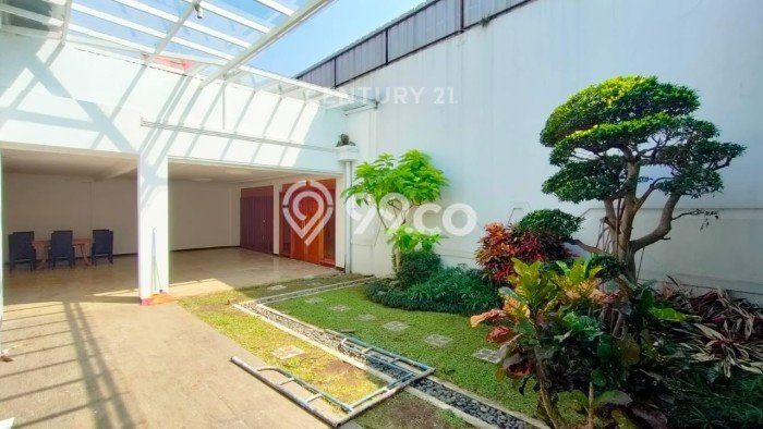 Ready to Use! Luxury House LT 617m2 Desain Elegan di Setra Sari Ready to Use! Luxury House LT 617m2 Desain Elegan di Setra Sari