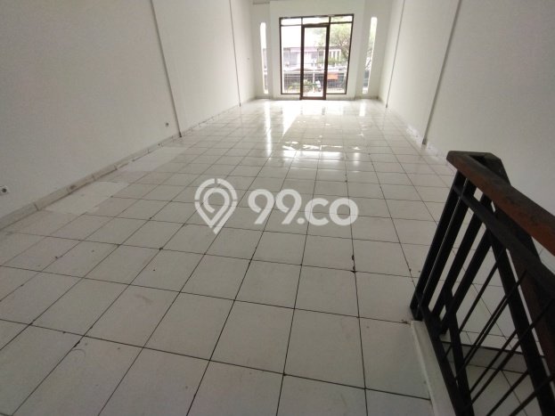 LOKASI TERBAIK! Ruko di Bojongloa Kidul, Luas 200m², Area Bisnis LOKASI TERBAIK! Ruko di Bojongloa Kidul, Luas 200m², Area Bisnis