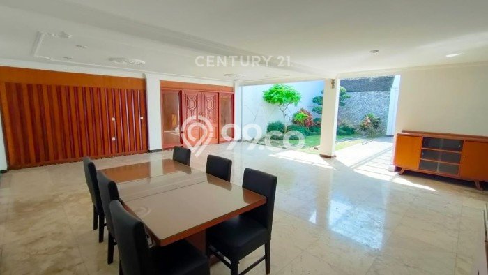Ready to Use! Luxury House LT 617m2 Desain Elegan di Setra Sari Ready to Use! Luxury House LT 617m2 Desain Elegan di Setra Sari