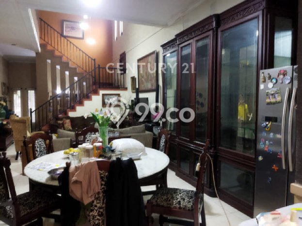 PENAWARAN TERBAIK! Rumah Strategis di , Luas 525m2m² LB 300m2m² PENAWARAN TERBAIK! Rumah Strategis di , Luas 525m2m² LB 300m2m²