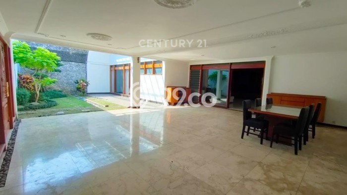 Ready to Use! Luxury House LT 617m2 Desain Elegan di Setra Sari Ready to Use! Luxury House LT 617m2 Desain Elegan di Setra Sari