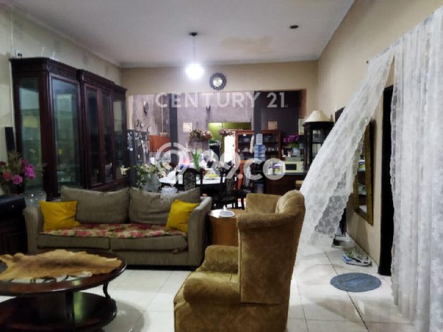 PENAWARAN TERBAIK! Rumah Strategis di , Luas 525m2m² LB 300m2m² PENAWARAN TERBAIK! Rumah Strategis di , Luas 525m2m² LB 300m2m²
