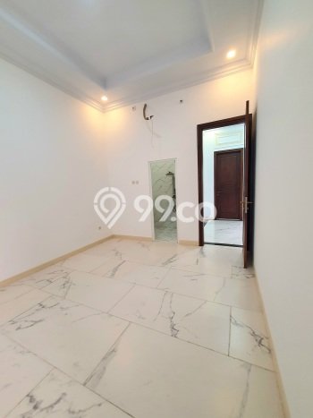 Jual Rumah Luas Elegan Dengan View Eksklusif di Pondok Kelapa, Jakarta Timur Jual Rumah Luas Elegan Dengan View Eksklusif di Pondok Kelapa, Jakarta Timur