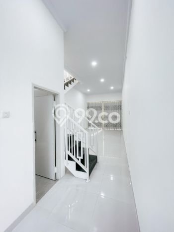 Ruko Strategis di Pondok Ungu, Luas 100m², Area Bisnis Ruko Strategis di Pondok Ungu, Luas 100m², Area Bisnis