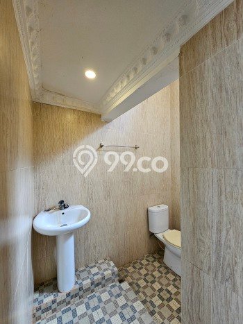 Rumah Mewah LB 240m2 Siap Huni Desain Elegan di Depok I, Depok Rumah Mewah LB 240m2 Siap Huni Desain Elegan di Depok I, Depok