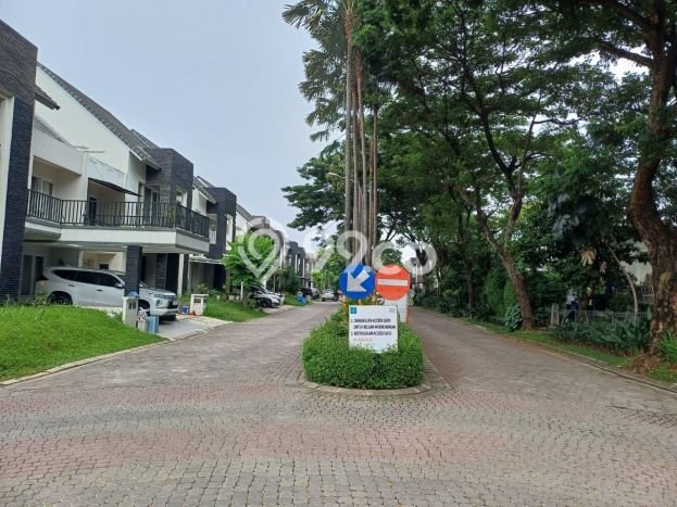 Jual Rumah Luas Elegan Dengan View Eksklusif di Modernland, Tangerang Jual Rumah Luas Elegan Dengan View Eksklusif di Modernland, Tangerang