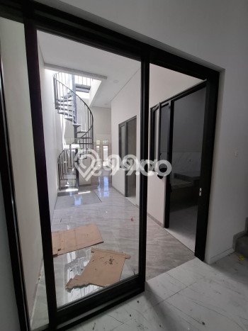 Rumah Mewah LT 90m2m² / LB 145m2m² di Kawasan Asri Rungkut, Surabaya Rumah Mewah LT 90m2m² / LB 145m2m² di Kawasan Asri Rungkut, Surabaya