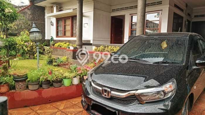 Rumah Mewah LB 175m2 Siap Huni Desain Elegan di Gatot Subroto, Bandung Rumah Mewah LB 175m2 Siap Huni Desain Elegan di Gatot Subroto, Bandung