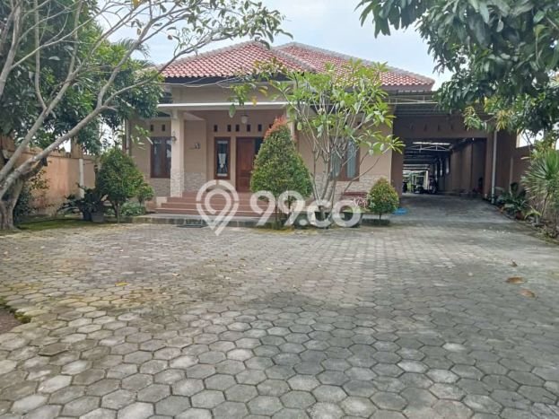 Rumah Strategis area Sawit, Boyolali, Luas 1023m² Bangunan 500m² - HARGA NEGO! Rumah Strategis area Sawit, Boyolali, Luas 1023m² Bangunan 500m² - HARGA NEGO!