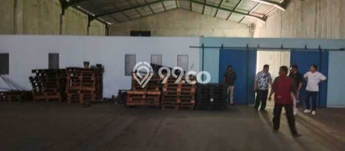 SEWA TERBAIK! Gudang di Kartasura, Luas 1400m², Jalan Strategis SEWA TERBAIK! Gudang di Kartasura, Luas 1400m², Jalan Strategis