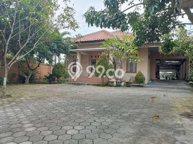 Rumah Strategis area Sawit, Boyolali, Luas 1023m² Bangunan 500m² - HARGA NEGO! Rumah Strategis area Sawit, Boyolali, Luas 1023m² Bangunan 500m² - HARGA NEGO!