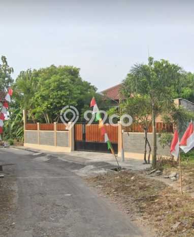 Rumah Strategis area Sawit, Boyolali, Luas 1023m² Bangunan 500m² - HARGA NEGO! Rumah Strategis area Sawit, Boyolali, Luas 1023m² Bangunan 500m² - HARGA NEGO!