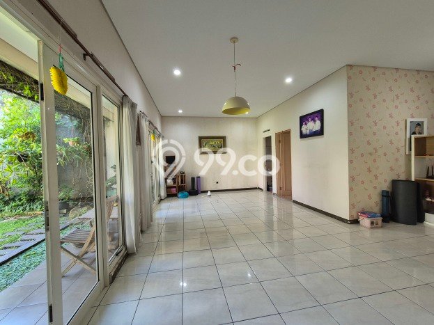 HARGA TERBAIK! Rumah Berkualitas area , Luas 297m2m² LB 250m2m² HARGA TERBAIK! Rumah Berkualitas area , Luas 297m2m² LB 250m2m²