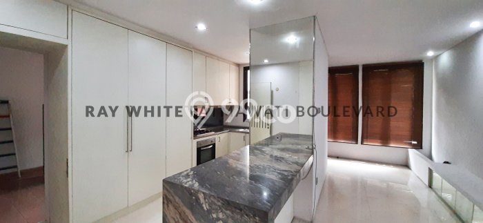 Rumah di Cilandak, 4 KM, Akses Mudah Pusat Kota, LT 183m² Bangunan 275m² Rumah di Cilandak, 4 KM, Akses Mudah Pusat Kota, LT 183m² Bangunan 275m²