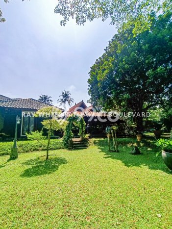 Ready to Use! Luxury House LT 4950m2 Desain Elegan di Lebak Bulus Ready to Use! Luxury House LT 4950m2 Desain Elegan di Lebak Bulus