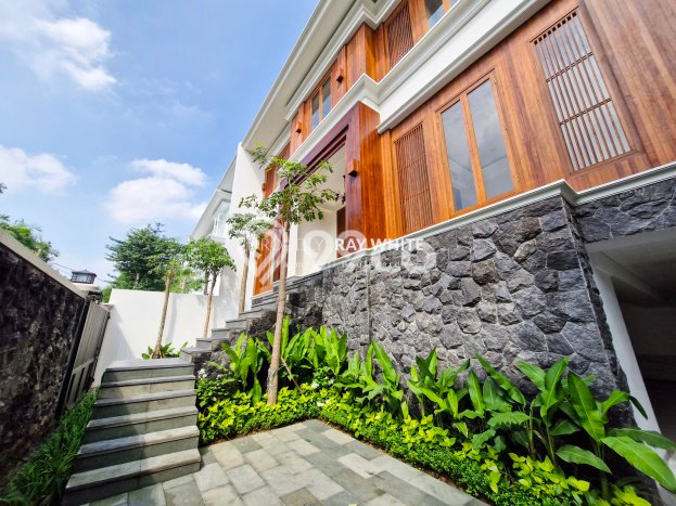 SPECIAL OFFER! Bisa KPR Rumah Modern lokasi Kemang, Jakarta Selatan, LT 517m² Bangunan 760m² SPECIAL OFFER! Bisa KPR Rumah Modern lokasi Kemang, Jakarta Selatan, LT 517m² Bangunan 760m²