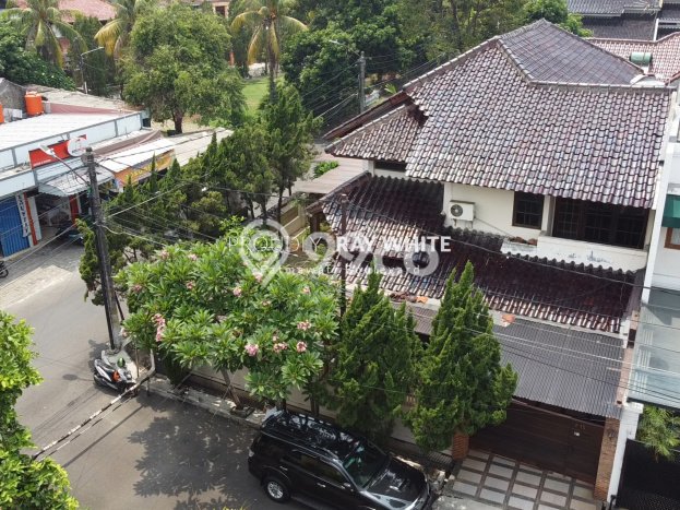 Ready to Use! Luxury House LT 310m2 Desain Elegan di Lebak Bulus Ready to Use! Luxury House LT 310m2 Desain Elegan di Lebak Bulus