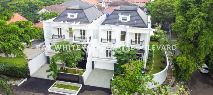 For Sale Rumah Mewah Exclusive di Kebayoran Baru, Jakarta Selatan For Sale Rumah Mewah Exclusive di Kebayoran Baru, Jakarta Selatan