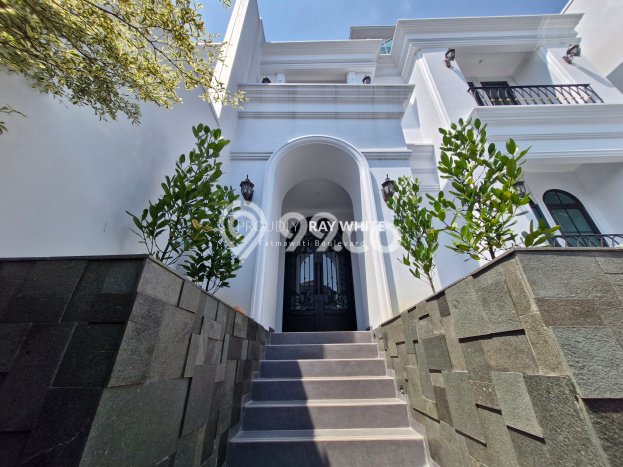 Dijual Rumah Elit Exclusive di Cilandak, Jakarta Selatan Dijual Rumah Elit Exclusive di Cilandak, Jakarta Selatan