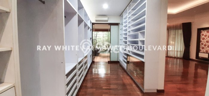 Rumah Elit LB 758m2 Siap Pakai Desain Elegan di Pejaten, Jakarta Selatan Rumah Elit LB 758m2 Siap Pakai Desain Elegan di Pejaten, Jakarta Selatan