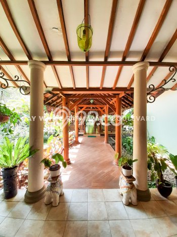 Ready to Use! Luxury House LT 4950m2 Desain Elegan di Lebak Bulus Ready to Use! Luxury House LT 4950m2 Desain Elegan di Lebak Bulus