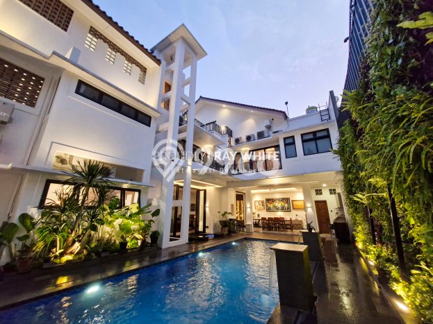 Rumah Elit Modern Siap Huni di Kemang Jakarta Selatan Rumah Elit Modern Siap Huni di Kemang Jakarta Selatan