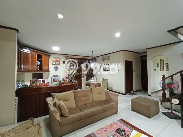 Ready to Use! Luxury House LT 310m2 Desain Elegan di Lebak Bulus Ready to Use! Luxury House LT 310m2 Desain Elegan di Lebak Bulus