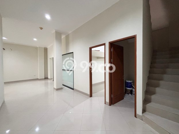 Area Ramai! Ruko Dijual di Cilandak untuk Bisnis Luas Bangunan 578m2 Area Ramai! Ruko Dijual di Cilandak untuk Bisnis Luas Bangunan 578m2