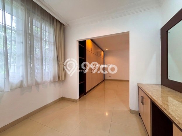 Rumah area Ampera, 4 KT, Dekat Pusat Kota, LT 500m2m² LB 350m2m² Rumah area Ampera, 4 KT, Dekat Pusat Kota, LT 500m2m² LB 350m2m²