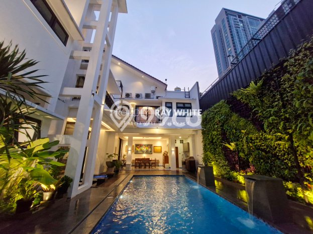 Rumah Elit Modern Siap Huni di Kemang Jakarta Selatan Rumah Elit Modern Siap Huni di Kemang Jakarta Selatan