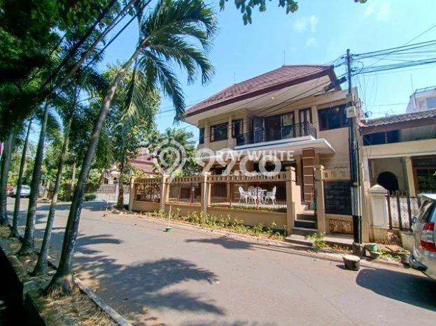 Rumah Elit Modern Siap Huni di Pondok Indah Jakarta Selatan Rumah Elit Modern Siap Huni di Pondok Indah Jakarta Selatan