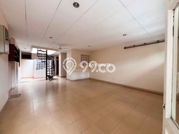 Rumah area Ampera, 4 KT, Dekat Pusat Kota, LT 500m2m² LB 350m2m² Rumah area Ampera, 4 KT, Dekat Pusat Kota, LT 500m2m² LB 350m2m²