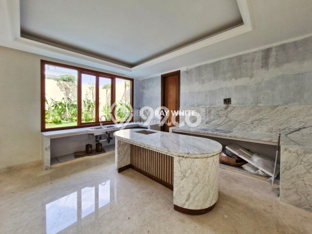 SPECIAL OFFER! Bisa KPR Rumah Modern lokasi Kemang, Jakarta Selatan, LT 517m² Bangunan 760m² SPECIAL OFFER! Bisa KPR Rumah Modern lokasi Kemang, Jakarta Selatan, LT 517m² Bangunan 760m²