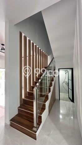 HARGA TERBAIK! Rumah Premium di , Luas 90m2m² Bangunan 220m2m² HARGA TERBAIK! Rumah Premium di , Luas 90m2m² Bangunan 220m2m²
