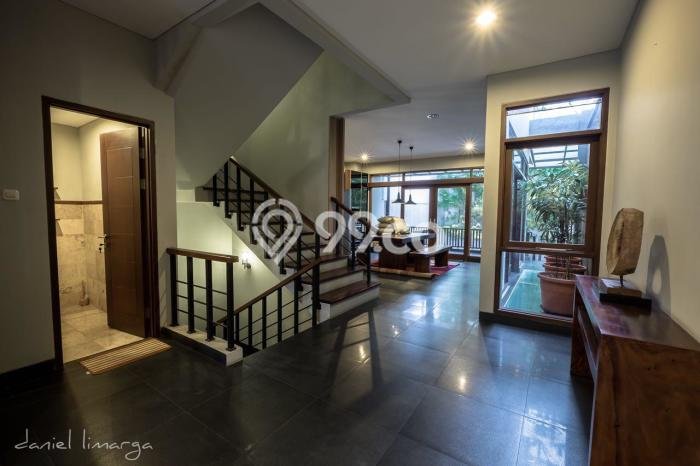 Disewakan! Rumah 3 Kamar Tidur &
2 Kamar Mandi di Setra Duta, Bandung Disewakan! Rumah 3 Kamar Tidur &
2 Kamar Mandi di Setra Duta, Bandung