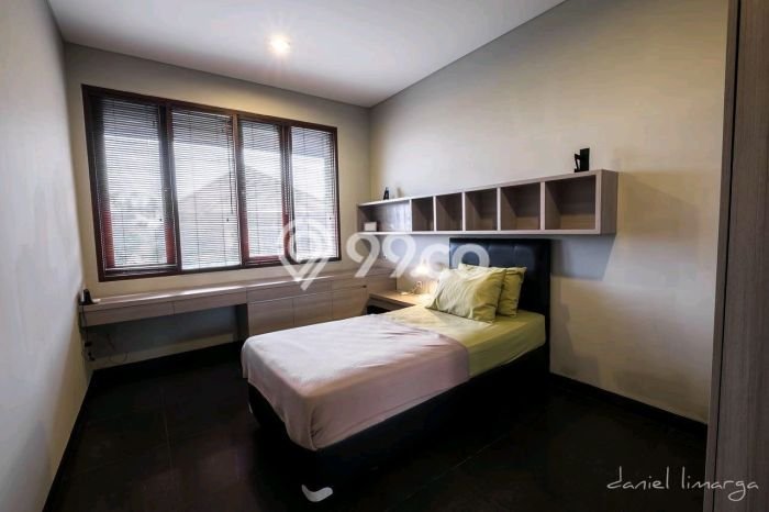 Disewakan! Rumah 3 Kamar Tidur &
2 Kamar Mandi di Setra Duta, Bandung Disewakan! Rumah 3 Kamar Tidur &
2 Kamar Mandi di Setra Duta, Bandung