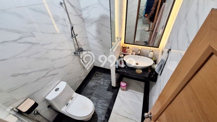 Rumah Elit LB 200m2 Siap Huni Desain Elegan di Taman Palem, Jakarta Barat Rumah Elit LB 200m2 Siap Huni Desain Elegan di Taman Palem, Jakarta Barat