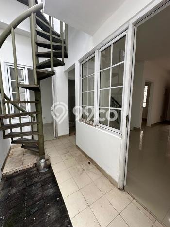 Rumah Luas Asri 3 KT Siap Pakai di Manyaran Semarang Rumah Luas Asri 3 KT Siap Pakai di Manyaran Semarang