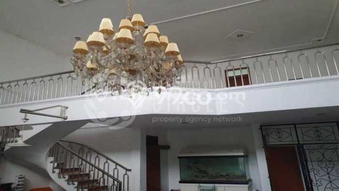 Rumah Elit Modern Tanpa Renovasi di BKR Bandung Rumah Elit Modern Tanpa Renovasi di BKR Bandung
