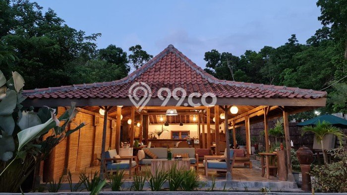 Vila Kawasan , Ukuran 925m2m², Ideal untuk beragam kebutuhan Vila Kawasan , Ukuran 925m2m², Ideal untuk beragam kebutuhan