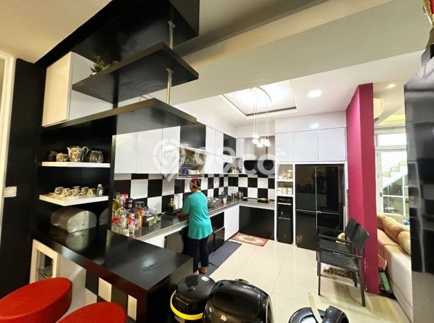 Rumah di Batam Centre, 5 KT, Lingkungan Elite, Luas 304m2m² Bangunan 330m2m² Rumah di Batam Centre, 5 KT, Lingkungan Elite, Luas 304m2m² Bangunan 330m2m²