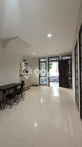 Disewakan Segera Rumah Kondisi Bagus di Area BSD, Tangerang Selatan Disewakan Segera Rumah Kondisi Bagus di Area BSD, Tangerang Selatan