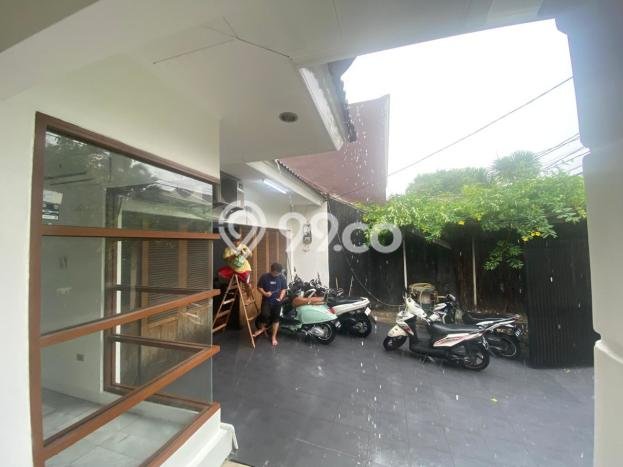 Disewakan! Rumah 5 Kamar Tidur &
3 Kamar Mandi di Cipete, Jakarta Selatan Disewakan! Rumah 5 Kamar Tidur &
3 Kamar Mandi di Cipete, Jakarta Selatan