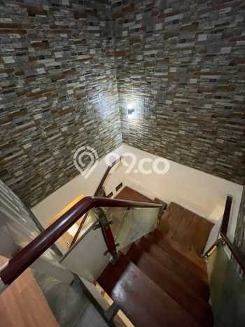 For Sale Rumah 6 Kamar Lokasi Strategis Bagus dan Strategis di Antapani For Sale Rumah 6 Kamar Lokasi Strategis Bagus dan Strategis di Antapani