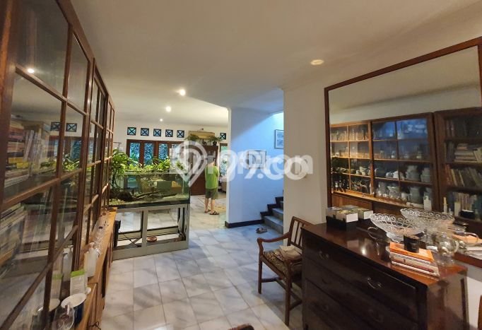 Dijual Rumah Luas Elegan Dengan View Cantik di Cirendeu, Jakarta Selatan Dijual Rumah Luas Elegan Dengan View Cantik di Cirendeu, Jakarta Selatan